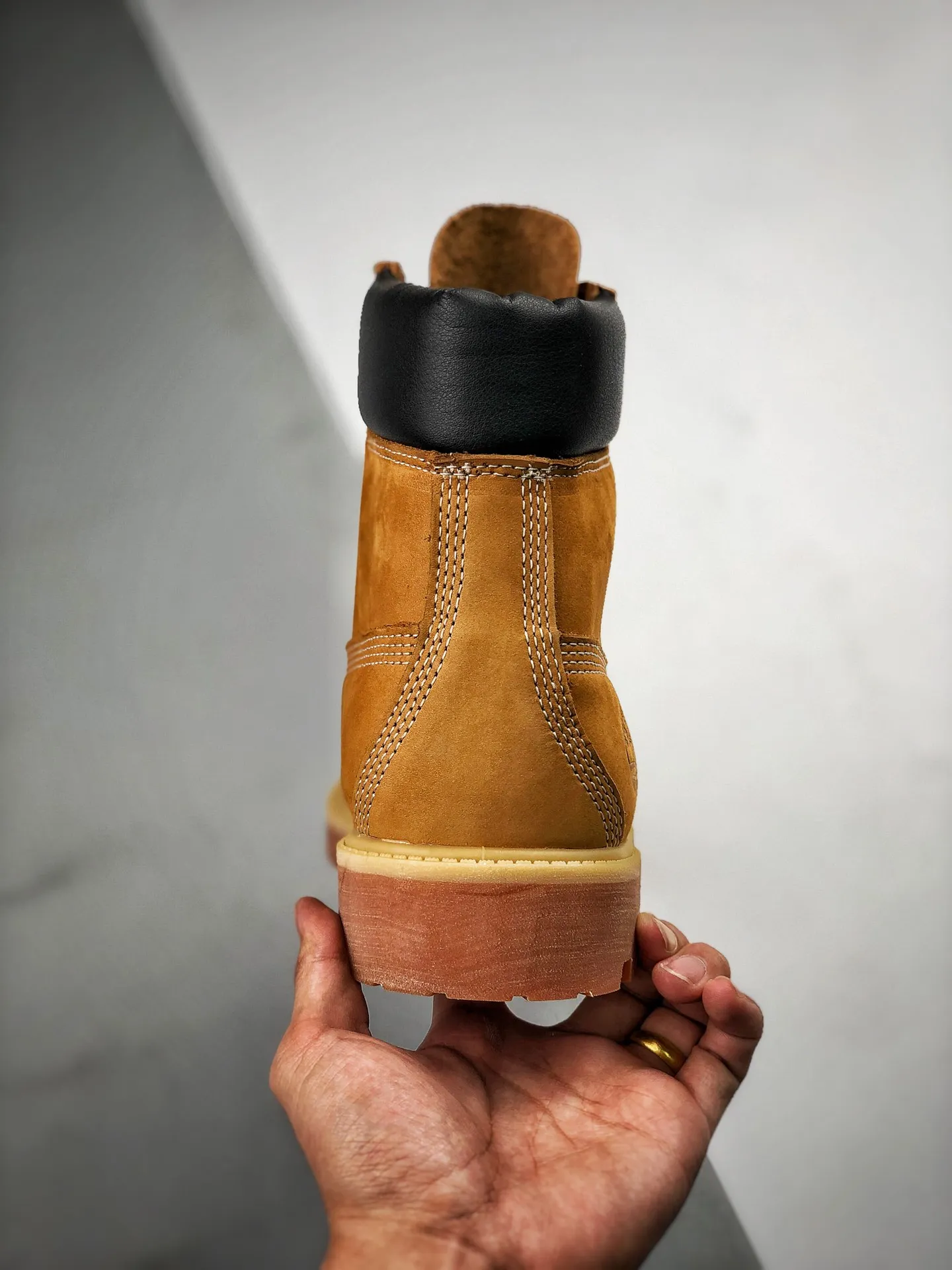💰520 (cost-effective version) 2024 Timberland/Timberland Original hardware molded shoelace buckle Newly upgraded top-notch technology Zhongshan original factory OEM Original imported waterproof leather Pure rubber wear-resistant outsole Horizontal folding dynamic water-repellent Original consistent full frosted leather collar Full cow lining Brand new original packaging shoe box The market exclusively supplies Timberland's new version of Timberland's packaging boxes and accessories. The four-line computer stitching is made of imported first-layer nubuck leather to resist water splashing. Anti-fatigue shock-absorbing honeycomb PU insole. Lightweight anti-slip rubber foam combination sole. Timberland 6 Inch Leather Boots Timberland classic outdoor 6-inch rhubarb. Size: Female 35.5 36 37 37.5, 38 38.5 39 Men's Timberland classic outdoor 8-hole 39.5 40 41 41.5 42 43 44 45 (leather shoe size: one size larger than sports shoes!)
